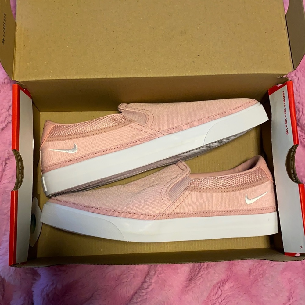 Women’s pink Nike court legacy shoes